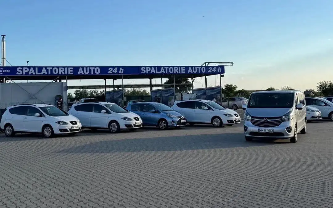 Mașini din flota Motoreta Rent, la sediul din Str. Europa nr. 118C, Baia Mare